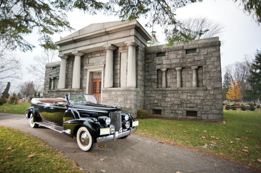  Cadillac V16 Presidential Convertible Parade Limousine by Fleetwood 1938 года  (фото 5 из 57)